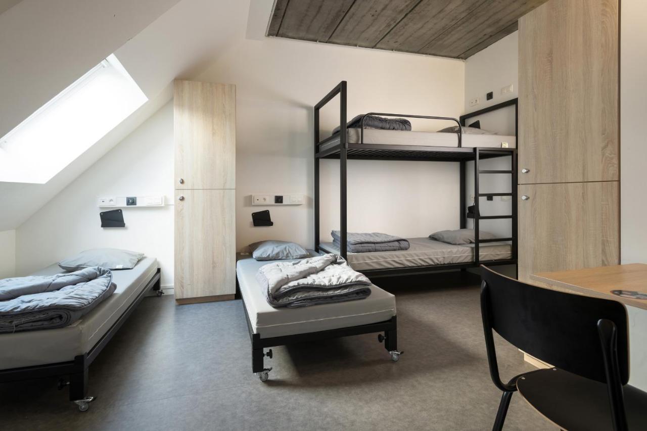 Auberge Jeunesse Charleroi Youth Hostel Rum bild