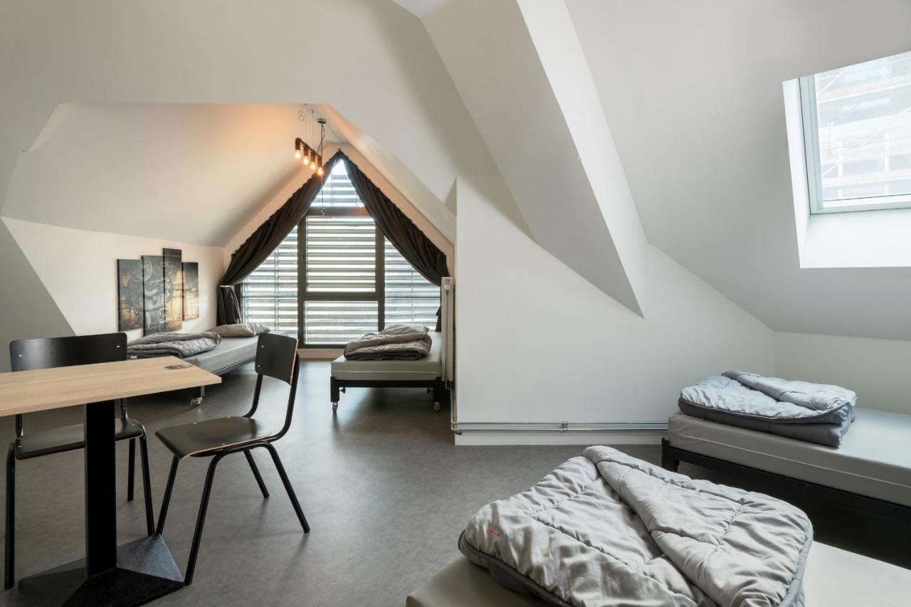 Auberge Jeunesse Charleroi Youth Hostel Rum bild